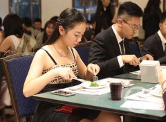 重庆外国语学校国际部 学生着正装培训西餐礼仪