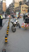 居民微信报警 民警围堵摩托飙车党