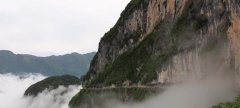  美！重庆“悬崖天路”现“平流雾”景观