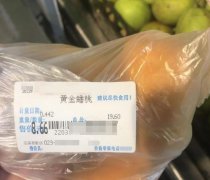顾客在超市买蟠桃 却发现标价与实际价格不符