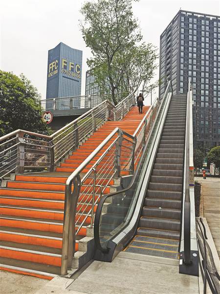 有自动扶梯也只能爬楼梯 这些自动扶梯为何经常停摆？