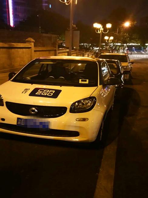  驾驶员不熟悉车况 挂错档连撞两车