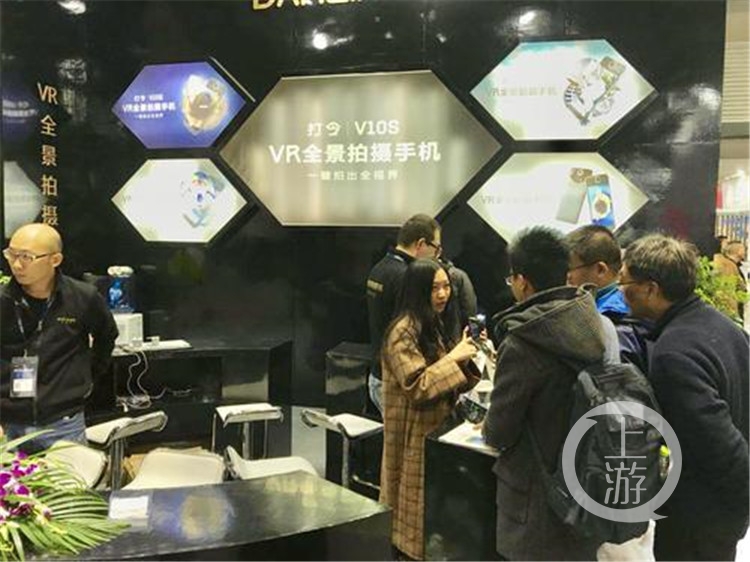 VR手机亮相 拍VR直接分享朋友圈吸引眼球