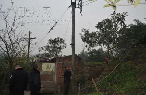 这个贼太没常识  盗割光缆想取铜线