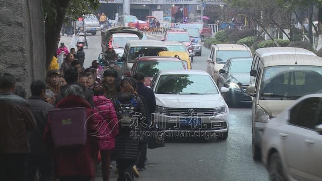 危险！永川这个地方这样过马路