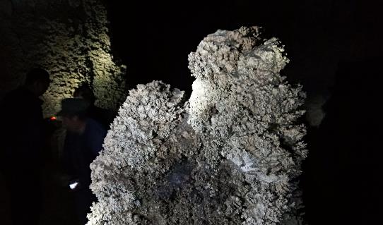 重庆黔江现天然溶洞　全长超过800米