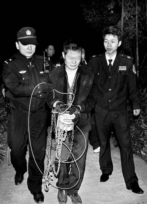 扛着刚偷的铜线打车  不给钱还耍横