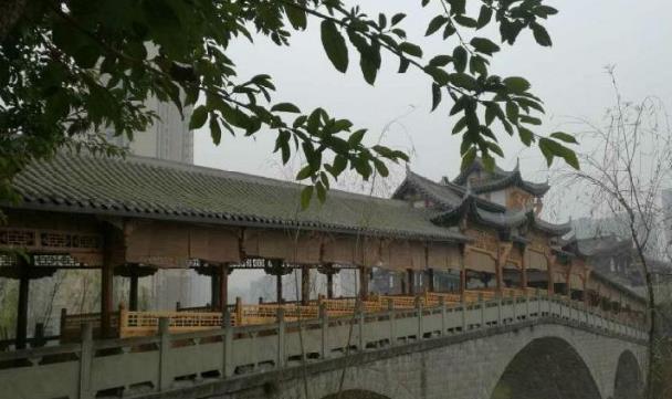 想晓得夏布的前世今生？到荣昌这座桥上转一下就清楚了