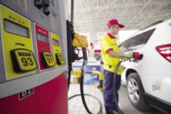 油价迎年内最大幅下调 93号汽油重回5元区间