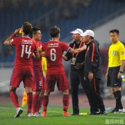 “萌大叔”张外龙留任力帆主帅 这个影集送给他和球迷