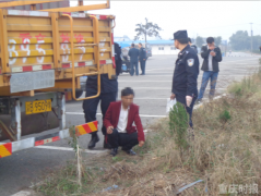 驾考前戴项链睡觉不爽 放枕头边却被室友偷窃