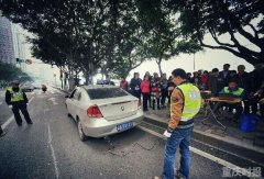 渝中区马路边查汽车尾气排放 不合格过不了年审