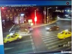 4S店女主管醉驾 未上牌越野车对直撞出租车侧翻