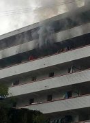 重庆垫江一学校学生宿舍起火 师生合力扑灭无人员伤亡