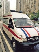 脑洞大开的车主 改装成救护车跑“黑车”