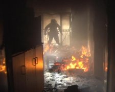 民房起火两人获救 他们躲藏的地方让消防点赞