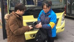 外地大学生来渝坐车遗失背包 公交司机帮忙找回