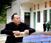 重庆一小学只有四个学生 男子无怨无悔地坚守