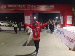 暖心！越野赛女选手迷路 执勤民警陪她走到终点