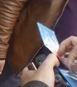 驾驶员驾驶本内夹现金 用“套路”贿赂执法人员