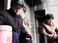 带着公公出嫁的封孝利用质朴赢得尊重和爱