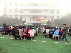 民警进校园开展法制宣传