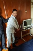 “狠心男”开着宝马 背后却有让人人吐沫的故事