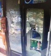 亲生儿子多次打砸母亲店铺 只为退伙分财产