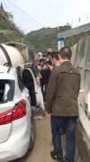 珍爱生命，远离大货车！罐装车把一辆渝F宝马压扁，司机……