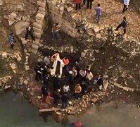 江中浮起一女尸 疑为患病轻生