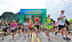 重庆一彩妆“漫”跑   COS少女抢镜