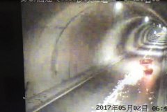 隧道惊现火花及“飞轮” 货车拖行上百米
