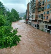 万州迎来今年以来最大降雨 气象部门发布预警