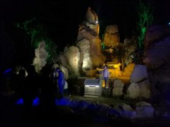 重庆一景区现“不文明”留影