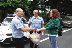 2岁渝北男童高烧抽搐,热心私家车秒变“救护车”