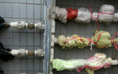 水管炸裂  重庆一户人家秒变池塘