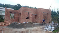 重庆一男子危房重建私选新址 办房产证时被告知面临处罚