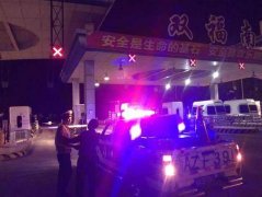 重庆男子被老婆赶下车在高速路上徒步