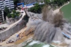 澎！横跨大宁河44载的重庆巫溪大桥被爆破拆除