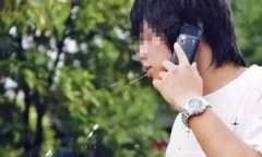 注意了！重庆一市民在观音桥随地吐痰被罚50元
