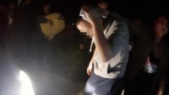  为向现任表忠心 重庆男子怒砸前任烧烤摊