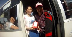 8名钓鱼客让他多挣16元 却除脱一千块