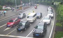 重庆交巡警自主研发多车道汇入控制系统缓解拥堵