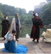 大学生“穿越时空”对话屈原