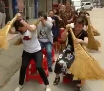 真实版龙舟赛前训练 你见过吗？
