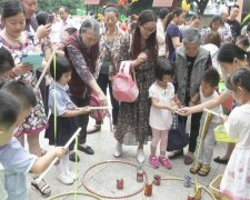 重庆一幼儿园举行趣味亲子游戏