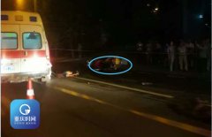 重庆长寿一快速路上轿车与摩托车相撞