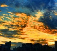 重庆傍晩“火烧云”刷爆朋友圈