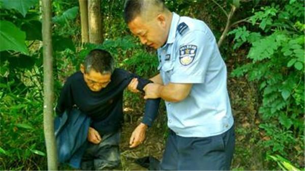 孤寡老人流落荒山 民警热心救助（图）