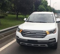 新车没油竟被丢在快速路上